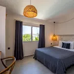 Hotel Artotel *
