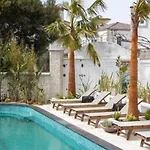 Hotel Artotel *