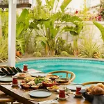 Artotel Hotel *