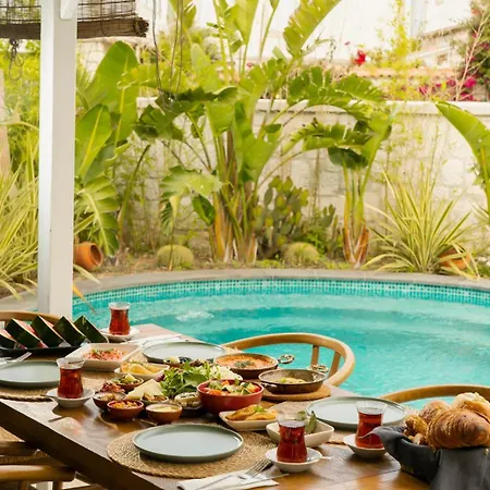 Artotel Отель *